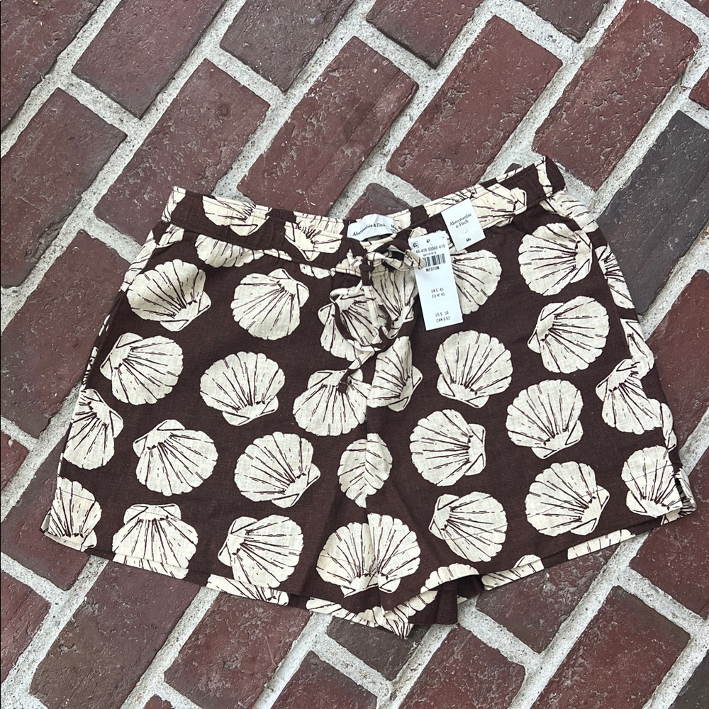 Mid Rise Linen-Blend Pull-On Short